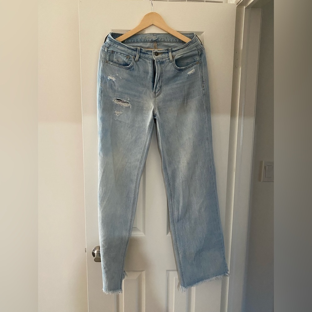 American Eagle wide legged light wash jeans, size M/6